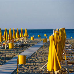 Destinazione Italia, caccia all'investitore estero. Ipotesi di nuove gare per le spiagge