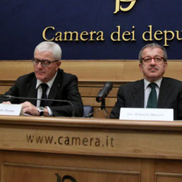 Gian Paolo Dozzo e Roberto Maroni (Fotogramma)