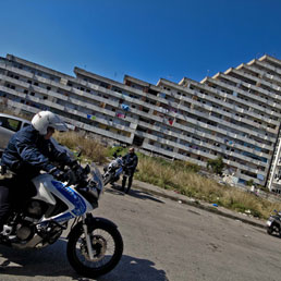 Scampia harem: la camorra paga lo stipendio anche alle amanti del boss in carcere 