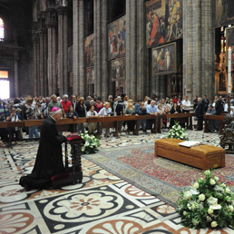 Alle 16 i funerali del cardinale Martini al Duomo. Lutto cittadino a Milano