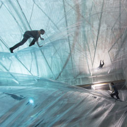 Tomás Saraceno, On Space Time Foam, 2012. L'installazione in HangarBicocca (Foto di Alessandro CocoCourtesy Fondazione HangarBicocca, Milano)