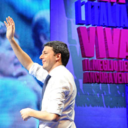 Matteo Renzi durante il discorso di chiusura dell'incontro ''Viva l'Italia viva'' a Firenze (Ansa)