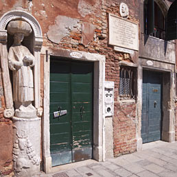 Nella foto la casa del Tintoretto a Venezia (Corbis)