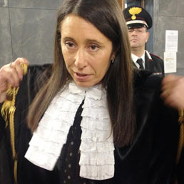 L'avvocato Paola Rubini, rappresentante della difesa di Berlusconi, stretta collaboratrice degli avvocati Ghedini e Longo, in aula a Palazzo di Giustizia per l'udienza del processo Ruby, 28 gennaio 2013 (Ansa)