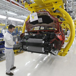 Industria, a giugno produzione a +0,3%. Per le auto aumento del 7,4%