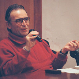 Prospero Gallinari nella facolt� di lettere di Napoli per la presentazione del suo libro nel 1995 (ANSA)