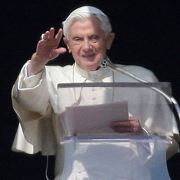 Papa Benedetto XVI durante l'Angelus domenicale (Lapresse)
