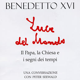 Nella foto la copertina del libro intervista Luce del mondo, uscito nel 2010, a cura del giornalista tedesco Peter Seewald