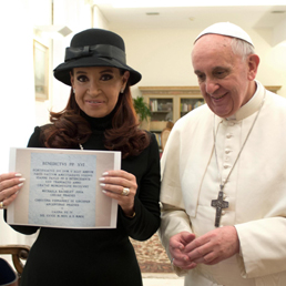 Papa Francesco riceve in forma privata la presidente dell'Argentina, Cristina Kirchner (Ansa)