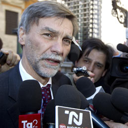 Il presidente dell'Anci Graziano Delrio a margine dell'incontro col Governo a Palazzo Chigi. (Ansa)