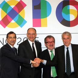 Giuseppe Sala a.d. di Expo 2015; il presidente del Consiglio Enrico Letta, il presidente della regione Lombardia Roberto Maroni e il sindaco di Milano Giuseppe Pisapia (Ansa)