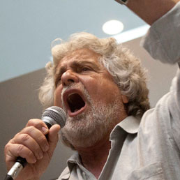Grillo: l'agibilità politica a Berlusconi è una grazia camuffata