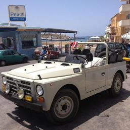Auto, il Papa attacca preti che comprano ultimi modelli. E a Lampedusa userà Fiat Campagnola