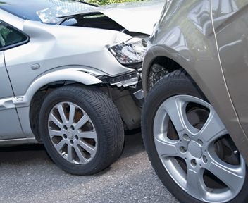 Incidenti d'auto, ecco perch nel 2012 sono crollati i colpi di frusta