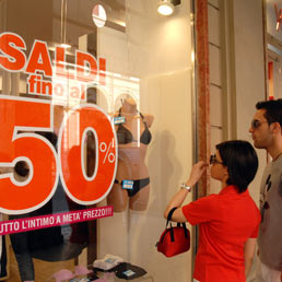 Saldi, spesa in calo del 15% nella prima settimana