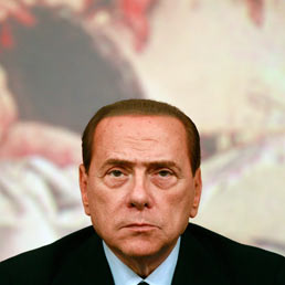 Berlusconi: riforma pm o voto. Il Pdl: chiederemo la grazia. Il Colle:  la legge a stabilire chi pu fare richiesta - Ecco come funziona - Tensione crescente (di S.Folli)