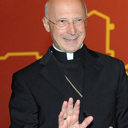 Il cardinale Angelo Bagnasco (Ansa)