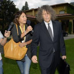 Casaleggio entra a Cernobbio, ma nel Movimento c'è chi non gradisce