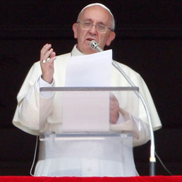 Papa Francesco: invidie e pettegolezzi uccidono le comunit - Quell'appello il giorno dopo lo sfogo di Bertone
