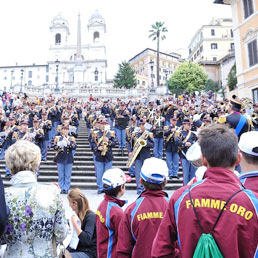 Concerto della Polizia in piazza di Spagna.  Pansa: un pensiero a chi sacrifica la vita 