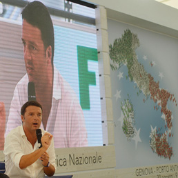 Matteo Renzi alla Festa del Pd di Genova (Ansa)