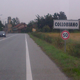 La strada di ingresso al Comune di Collobiano