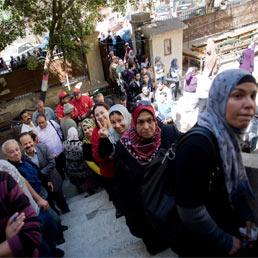 Egiziani in coda per il referendum costituzionale. Il "no" è dato per favorito, ma l'esito è incerto
