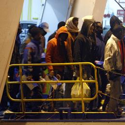 Lampedusa sbarchi clandestini (Afp)