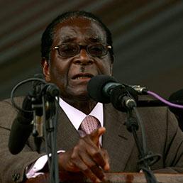 Il presidente dello Zimbabwe Robert Mugabe (foto Afp)
