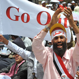 Spari sui cortei anti-regime morti in Yemen e Siria