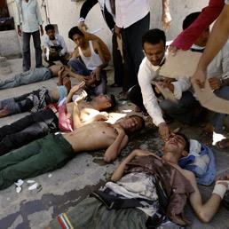 Militari in borghese sparano sulla folla nello Yemen: 15 morti e centinaia di feriti (Reuters)