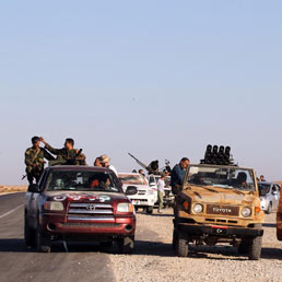 Ribelli libici si preparano a avanzare sulla città assediata di Bani Walid, Libia