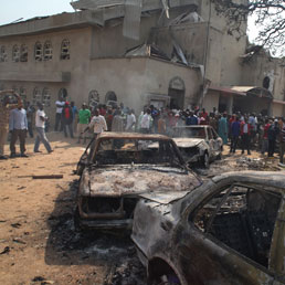 Attentato alla Chiesa cattolica di St. Theresa in Madalla, Nigeria (AP)