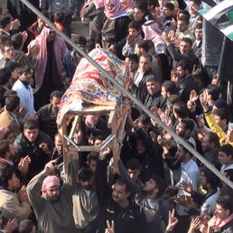 A Homs i 60 osservatori della Lega Araba: trentamila in piazza. «Damasco collabora» (Reuters)