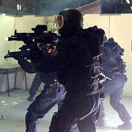 Nella foto i Carabinieri durante una esercitazione in Afghanistan (Ansa)