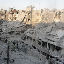 Nella foto gli edifici devastati dalle bombe a grappolo nella città di Homs (AFP Photo)