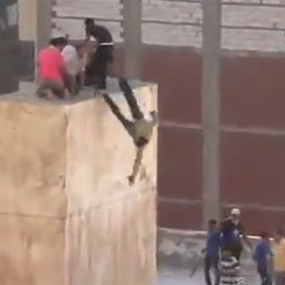 Egitto, video-shock: ragazzini gettati nel vuoto ad Alessandria - Video