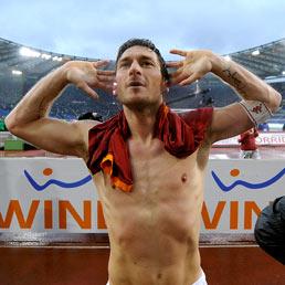 Totti, fenomenologia di un predestinato tra rigori a cucchiaio e spot da guascone (Olycom)