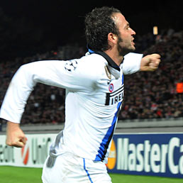 Pazzini fa sognare l'Inter a Lille, il Napoli soffre ma ferma il Bayern (AFP Photo)