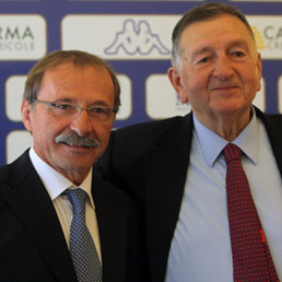 A sinistra Jacques Brunel con il presidente della Federazione rugby italiana Giancarlo Dondi (AFP PHOTO / Maurizio Parenti)