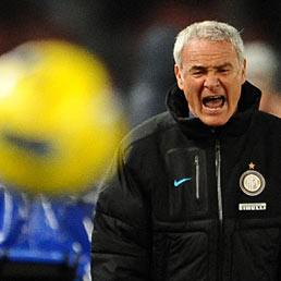 Inter, Moratti licenzia Ranieri, al suo posto l'allenatore della primavera Andrea Stramaccioni. Nella foto l'ex allenatore dell'Inter, Claudio Ranieri (Ansa)