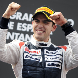 Gran Premio di Spagna, Pastor Maldonado esulta sul podio dopo aver vinto la corsa (Italy Photo Press)