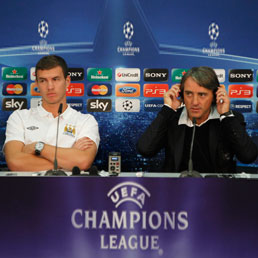 Edin Dzeko e Roberto Mancini (Ap)