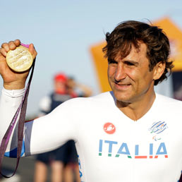 Alex Zanardi, ritratto di un uomo fortunato. E vincente (Ap)