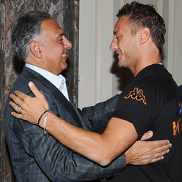 James Pallotta insieme a Totti (Ansa)