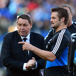 L'allenatore degli All Blacks Steve Hansen (a sinistra) con il capitano Richie McCaw durante il match dell'Olimpico (Afp)