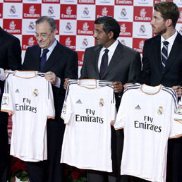 La presentazione della nuova maglia del Real Madrid (Epa)