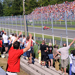 Nella foto i tifosi della Ferrari sugli spalti del circuito di Monza (Fotogramma)