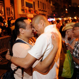 New York, sì ai matrimoni gay. Ora sono legali in sei stati