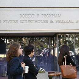 Nella foto l'ingresso della Corte Federale di San Jose in Calfornia dove si tiene il processo Apple-Samsung